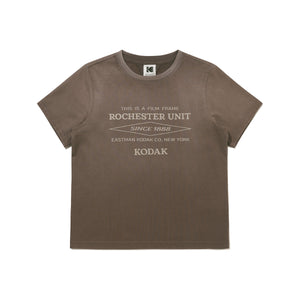 KODAK [Women] Flash Washing | Blur Washing Lettering Graphic Semi-Cropped Short Sleeve T-Shirt — K6322WRSB1 BRW — image 4