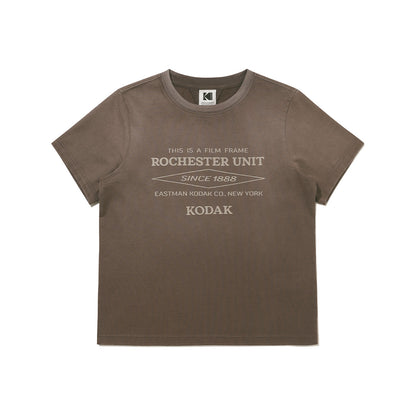 KODAK [Women] Flash Washing | Blur Washing Lettering Graphic Semi-Cropped Short Sleeve T-Shirt — K6322WRSB1 BRW — image 4