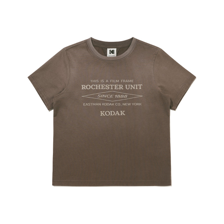 KODAK [Women] Flash Washing | Blur Washing Lettering Graphic Semi-Cropped Short Sleeve T-Shirt — K6322WRSB1 BRW — image 4